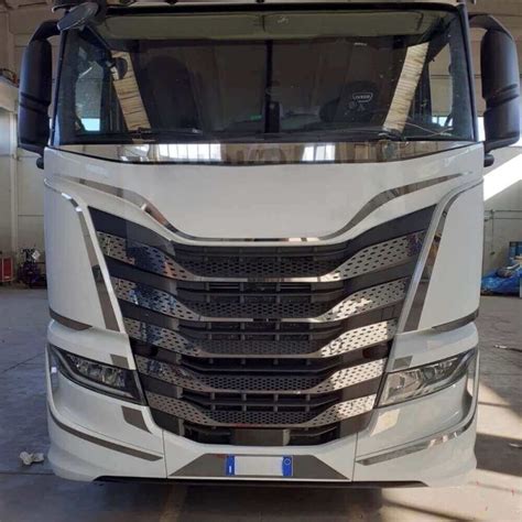 Iveco M250 con griglia radiatore aperta