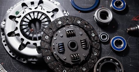 Icone che rappresentano i sintomi di una frizione usurata