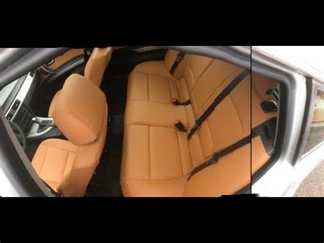 Interni di una BMW Serie 3 E90 con sedili in tessuto