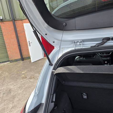 Ford Fiesta tailgate panel removal