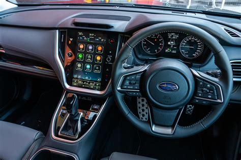 Interno Subaru Outback con evidenza cruscotto