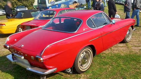 Un'illustrazione tecnica della Volvo P1800 che mostra la disposizione del motore e della trazione