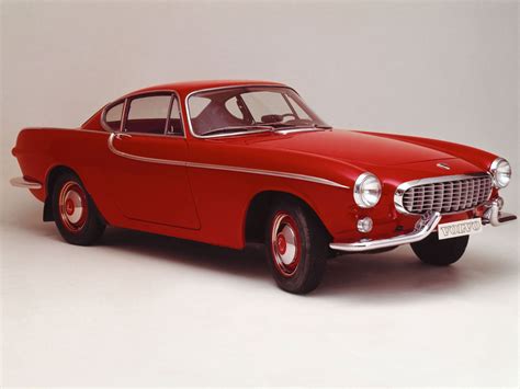 Un'immagine moderna di una Volvo P1800 in perfette condizioni, a dimostrazione della sua durabilità