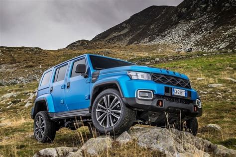 SUV e fuoristrada su terreni diversi
