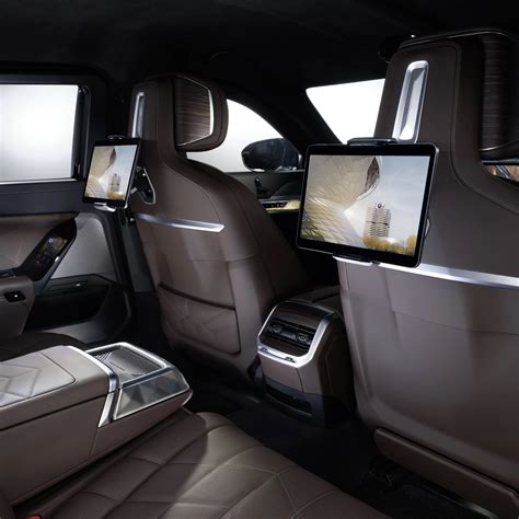 Interni BMW Serie 7 con tablet posteriore