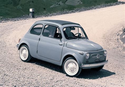 Foto pubblicitaria della Fiat Nuova 500 N del 1957