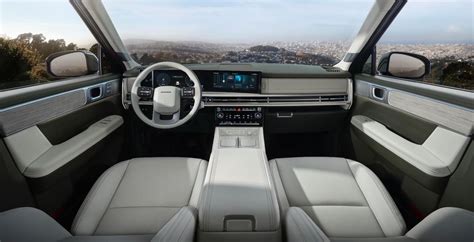 Interni Hyundai Santa Fe 2024 con display curvo e sterilizzatore UV