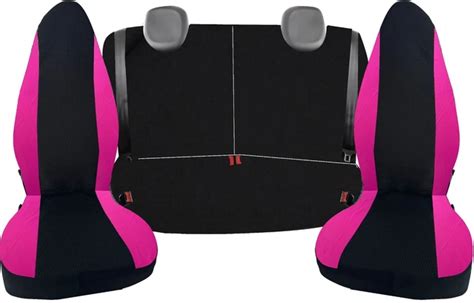 Toyota Aygo rosa con coprisedili abbinati