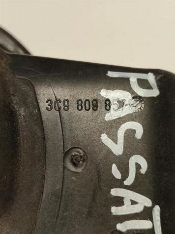 Volkswagen Passat berlina del 2002 con sportellino carburante chiuso