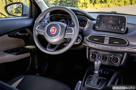 Interni Fiat Tipo Hybrid plancia e abitacolo