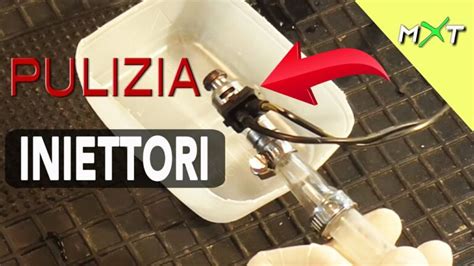 Iniettori in una macchina per la pulizia a ultrasuoni
