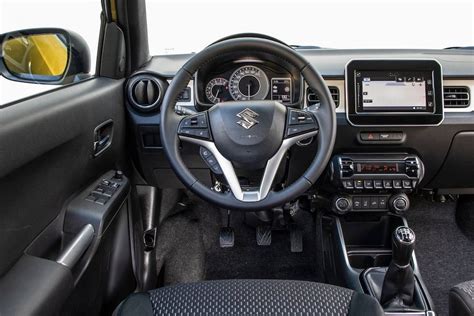 Interni Suzuki Ignis con display infotainment