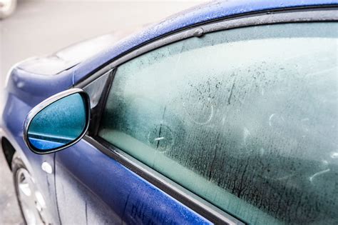 auto con vetri appannati