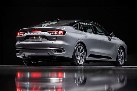 Interni Nuova Ford Mondeo Berlina con maxi-schermo