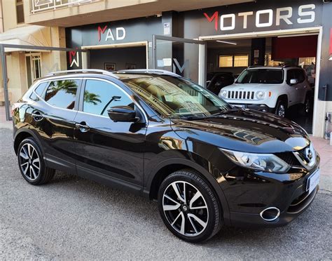 Interno Nissan Qashqai con comandi sul tetto