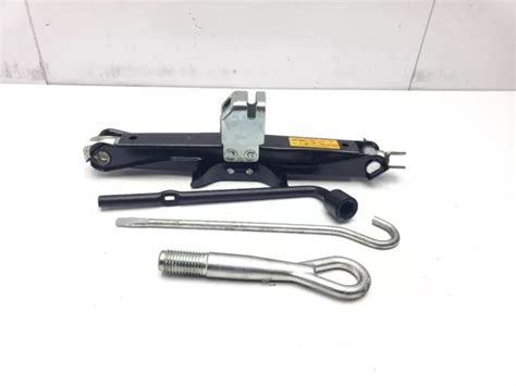 Nissan Qashqai jack and tools