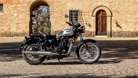 Benelli Imperiale 400 in stile classico