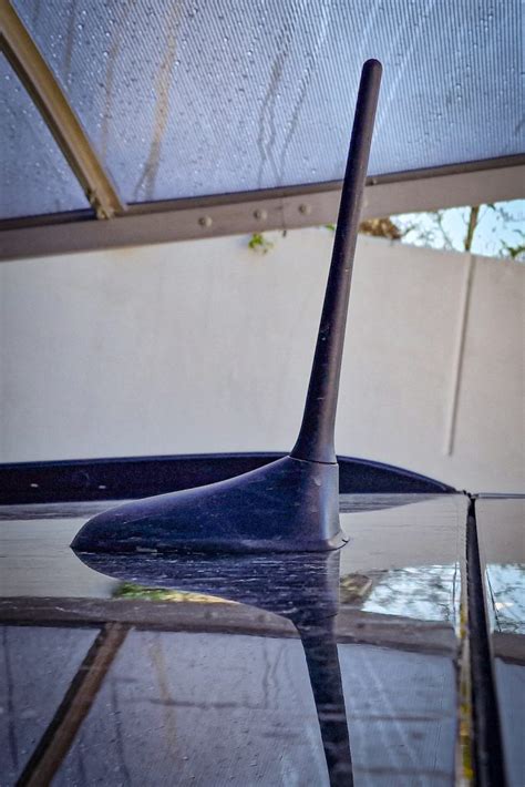 Dettaglio della base dell'antenna pinna di squalo