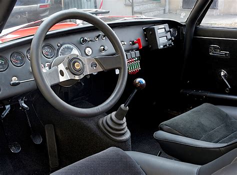 Interni restaurati di una Lancia Fulvia Coupé