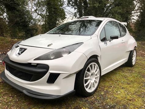 Peugeot 207 GTi con scarico sportivo