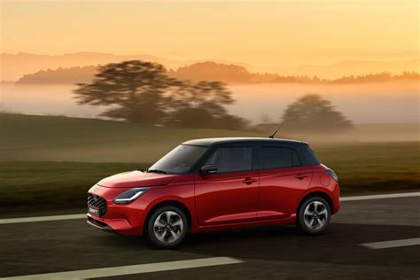 Suzuki Swift Hybrid in movimento su strada