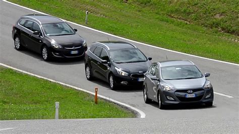 Immagine storica di tre station wagon in confronto