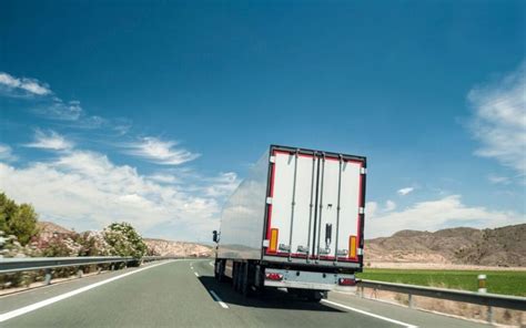 Un autoarticolato moderno in azione