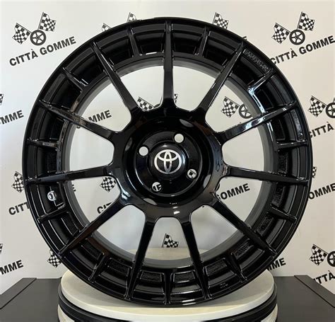 Cerchi in lega da 16 pollici per Toyota Yaris Cross