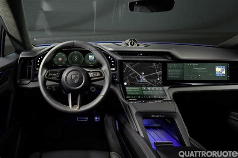 Interni Porsche Cayenne Coupé con display centrale