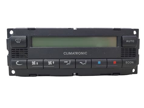 Climatronic control panel close-up