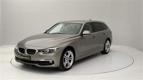 BMW Serie 3 320d Luxury Line in movimento su strada panoramica