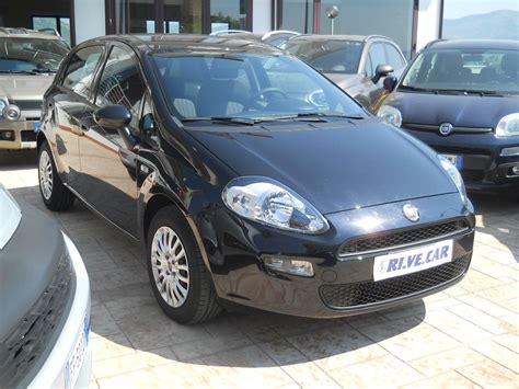 Panorama di Fiat Grande Punto di vari colori e versioni