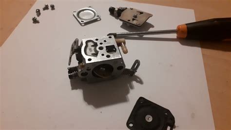 Regolazione del carburatore della motosega