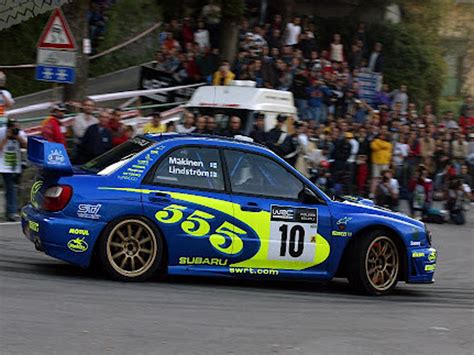 Subaru Impreza WRC in azione con livrea 555