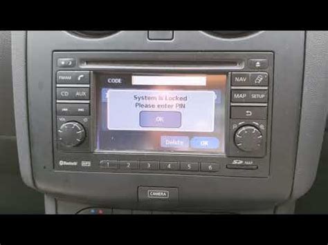 Cartoncino con codice radio di una Nissan Juke