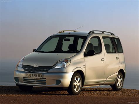 Toyota Yaris Verso vista posteriore