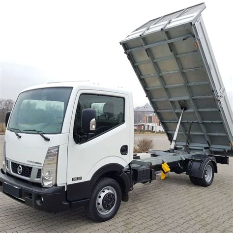Nissan Cabstar con diversi tipi di pneumatici