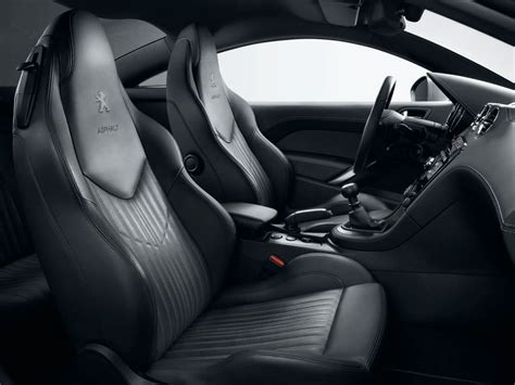 Interni della Peugeot RCZ