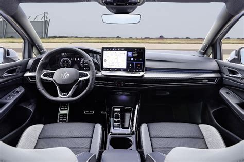 Interni moderni di una Volkswagen Golf 8