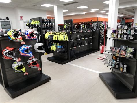 Interno del negozio Due Ruote Piacenza