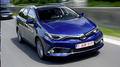 Vista laterale Toyota Auris Touring Sports