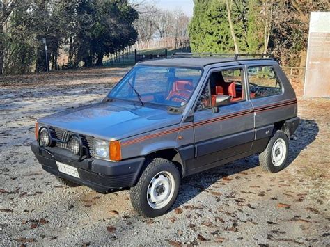 Interni di una Fiat Panda 4x4 (Tipo 141) durante un percorso off-road