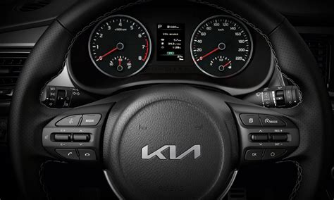 Dettaglio dei comandi sul volante della Kia Soluto