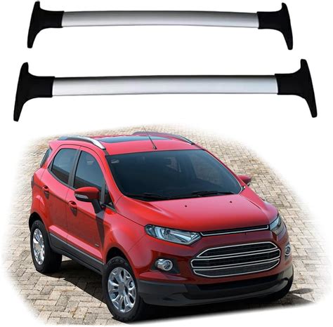 Ford EcoSport con barre portatutto sul tetto