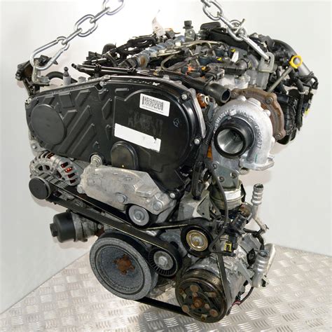 Motore Opel Insignia con turbocompressore in evidenza