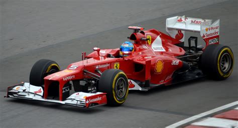 Fernando Alonso in monoposto Ferrari
