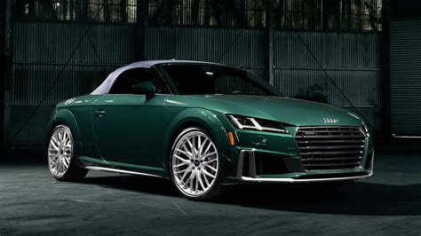 Audi TT Roadster in un ambiente urbano