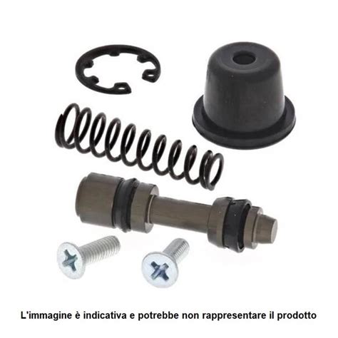 Pompa frizione Brembo smontata con i componenti del kit revisione
