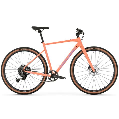 Bicicletta ibrida comfort con manubrio piatto e sella ampia