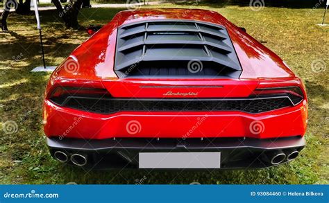 Automobili sportive di lusso in strada